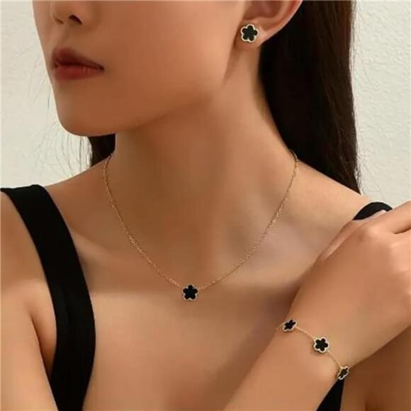 Five-Leaf Clover Jewelry Set | Stainless Steel Necklace, Bracelet & Ring - Picture 3 of 4